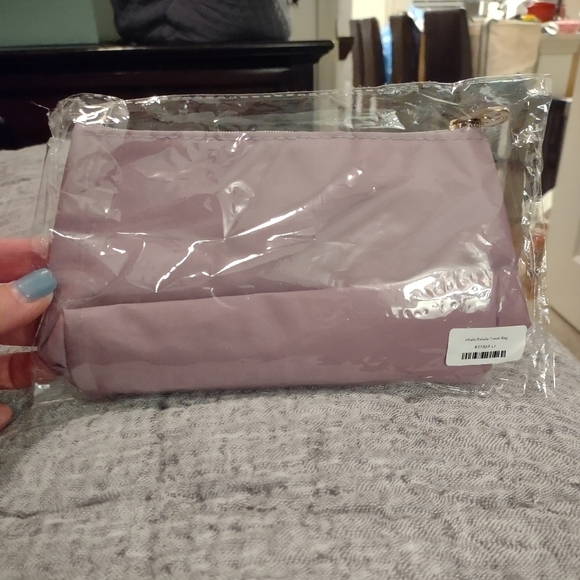 NWT Young Living Essential Oil Pink Inhale Exhale Purse - Picture 2 of 4